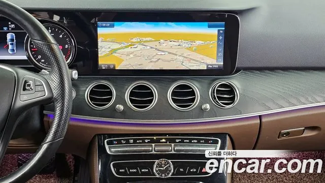 Mercedes-Benz E-Class 2017 — фото 14