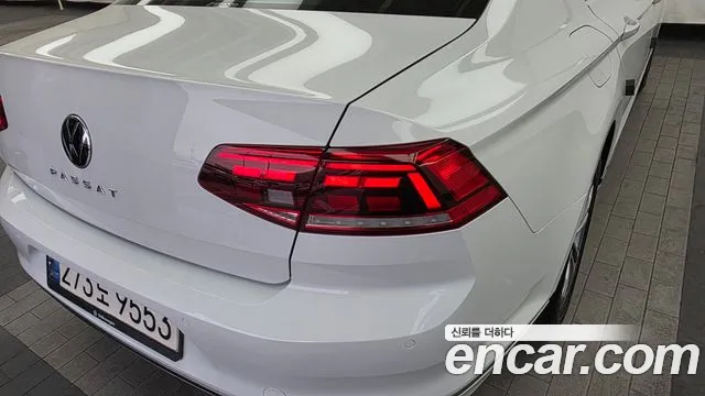 Volkswagen Passat 2022 — фото 9