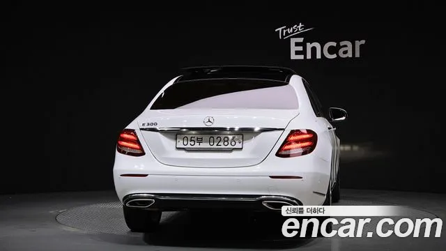 Mercedes-Benz E-Class 2017 — фото 4