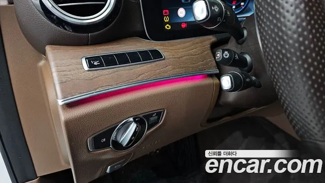 Mercedes-Benz E-Class 2017 — фото 12