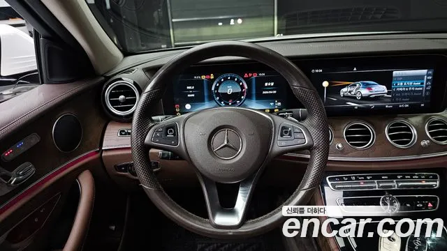 Mercedes-Benz E-Class 2017 — фото 13