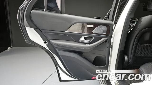 Mercedes-Benz GLE-Class 2021 — фото 15