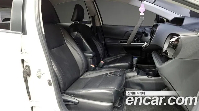 Toyota Prius 2018 — фото 11