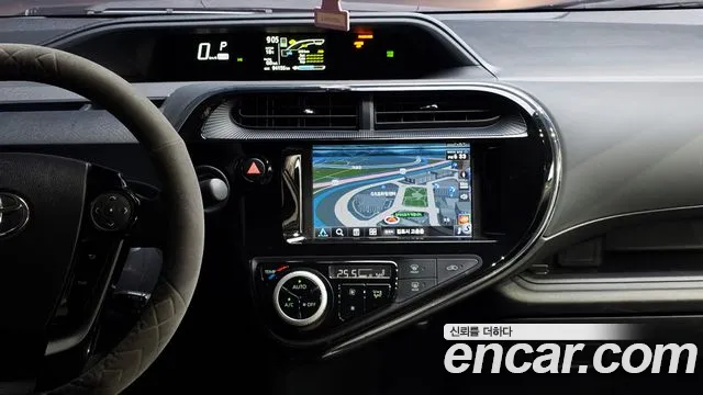 Toyota Prius 2018 — фото 18