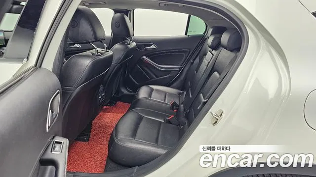 Mercedes-Benz GLA-Class 2017 — фото 11