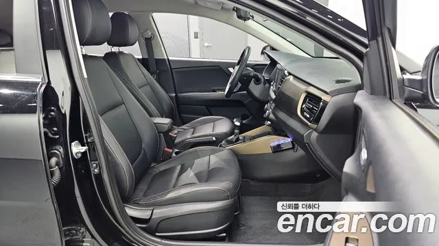 Kia Stonic 2018 — фото 18