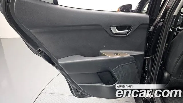Kia Stonic 2018 — фото 15