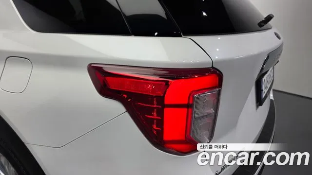 Ford Explorer 2020 — фото 9