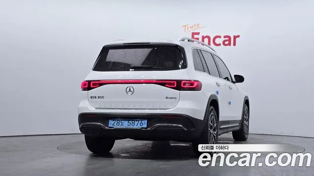 Mercedes-Benz EQB 2023 — фото 4