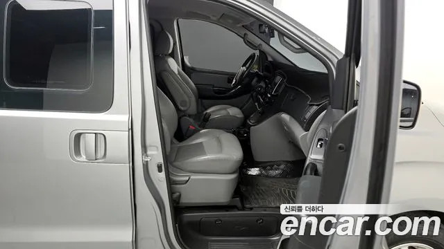 Hyundai Starex 2019 — фото 17