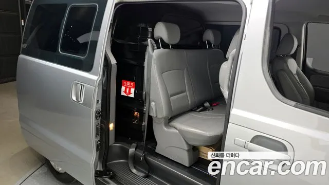 Hyundai Starex 2019 — фото 18