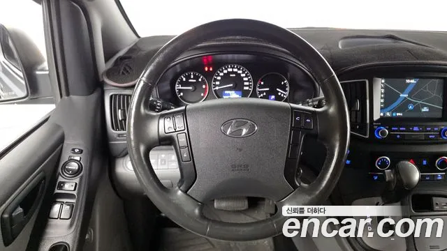 Hyundai Starex 2019 — фото 19