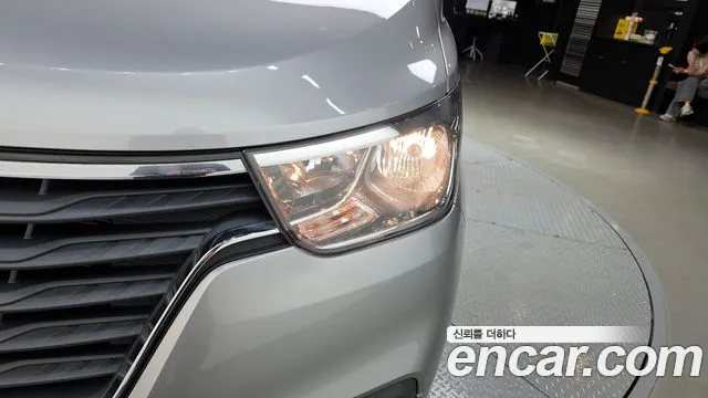 Hyundai Starex 2019 — фото 8
