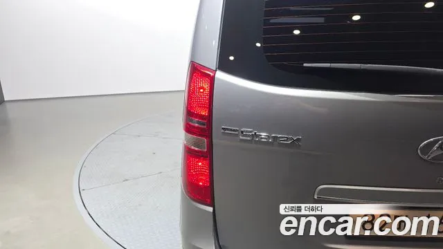 Hyundai Starex 2019 — фото 9