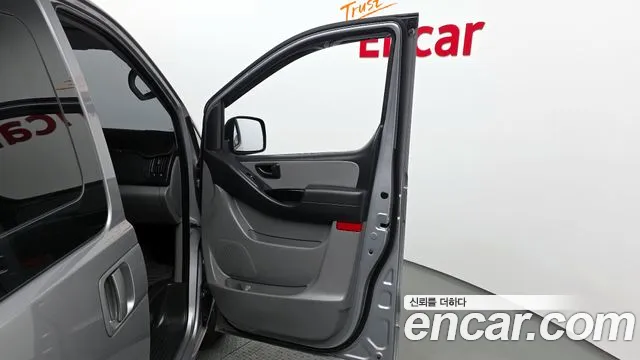 Hyundai Starex 2019 — фото 15