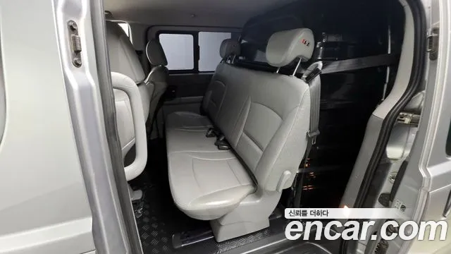 Hyundai Starex 2019 — фото 16