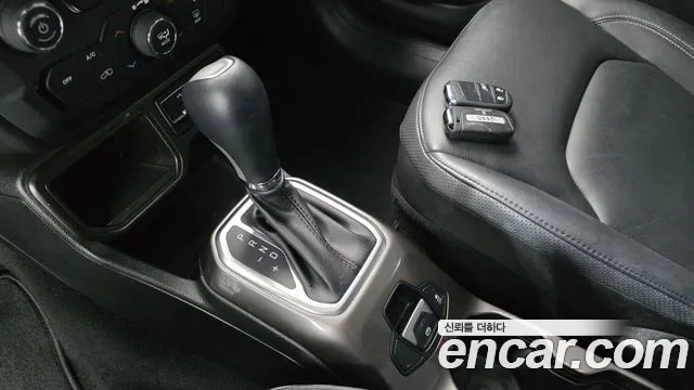 Jeep Renegade 2019 — фото 11