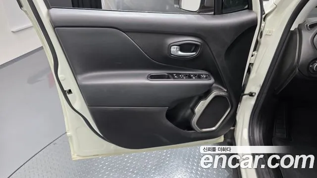 Jeep Renegade 2019 — фото 13