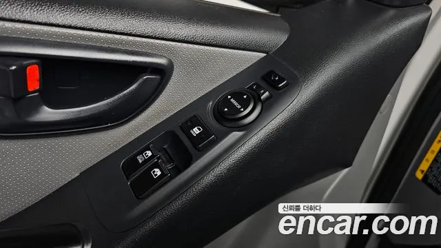 Hyundai Starex 2019 — фото 15