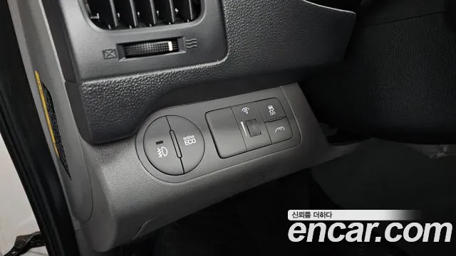 Hyundai Starex 2019 — фото 16