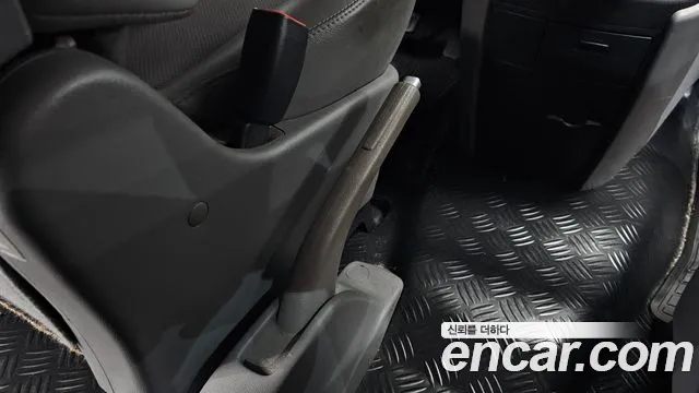 Hyundai Starex 2019 — фото 17