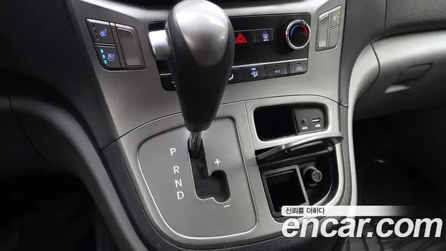 Hyundai Starex 2016 — фото 9
