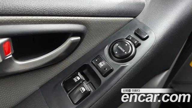 Hyundai Starex 2016 — фото 16