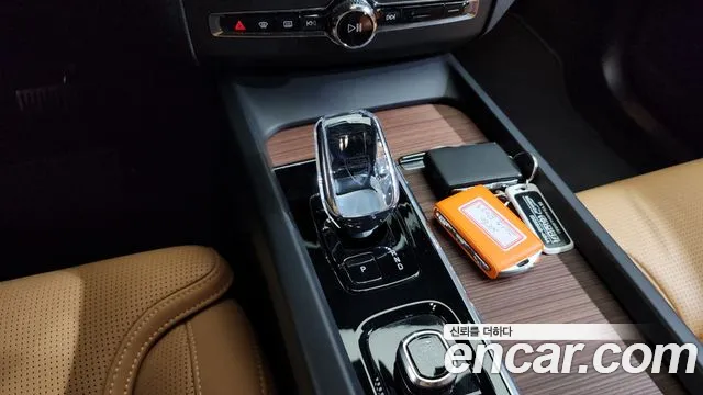 Volvo XC60 2024 — фото 12