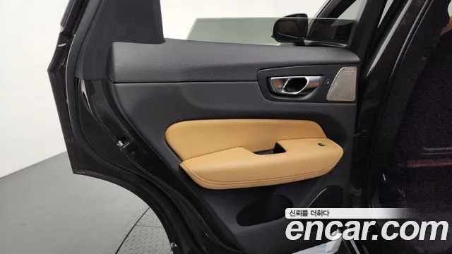 Volvo XC60 2024 — фото 15