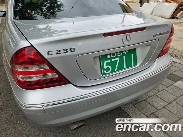Mercedes-Benz C-Class 2005 — фото 20