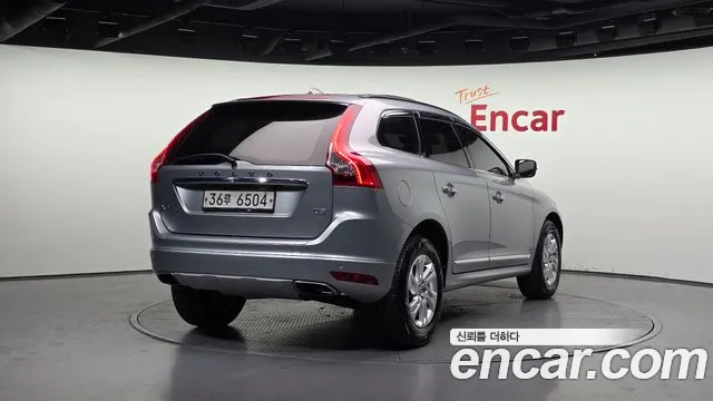 Volvo XC60 2017 — фото 2