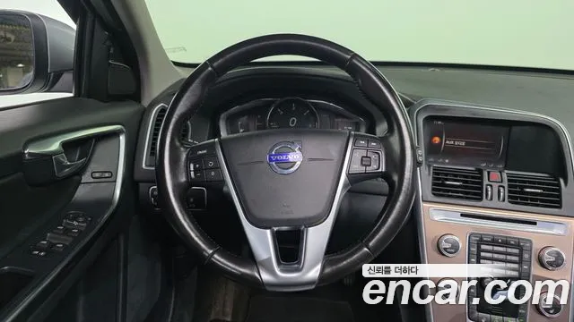 Volvo XC60 2017 — фото 12