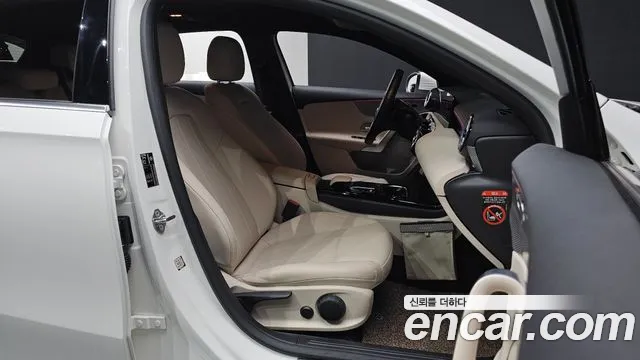 Mercedes-Benz A-Class 2022 — фото 10