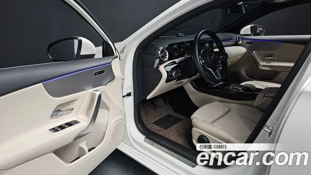 Mercedes-Benz A-Class 2022 — фото 11