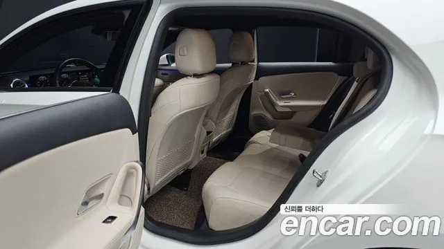Mercedes-Benz A-Class 2022 — фото 12