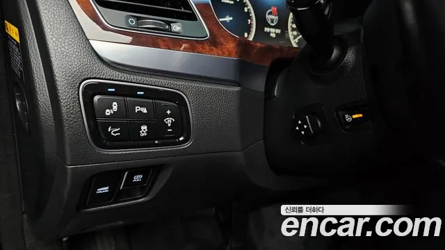 Hyundai Equus 2015 — фото 14