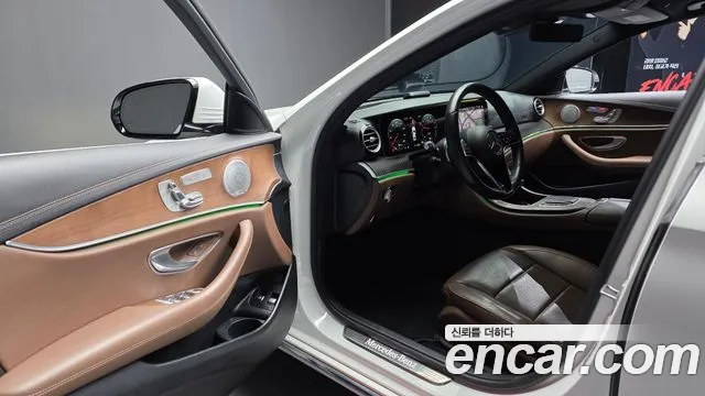 Mercedes-Benz E-Class 2021 — фото 13