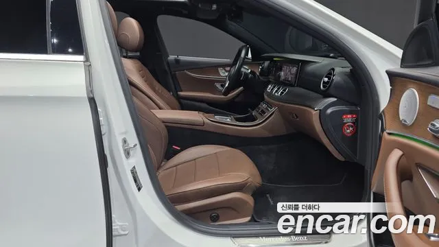 Mercedes-Benz E-Class 2021 — фото 17