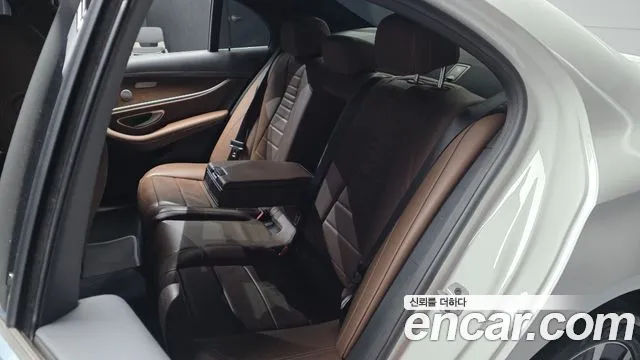 Mercedes-Benz E-Class 2021 — фото 16