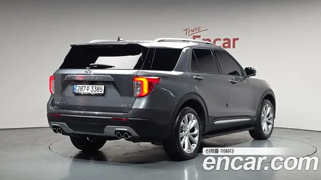 Ford Explorer 2022 — фото 1