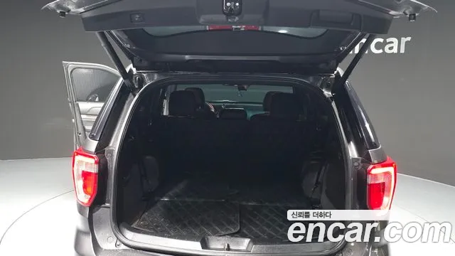 Ford Explorer 2017 — фото 20