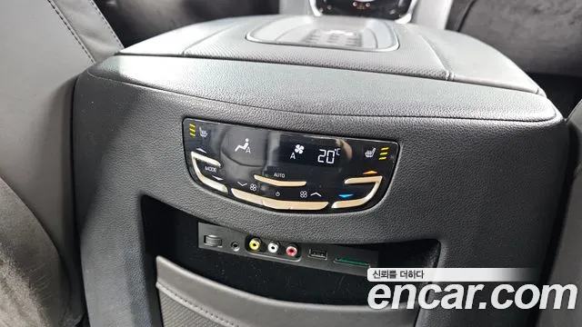Cadillac Escalade 2016 — фото 18