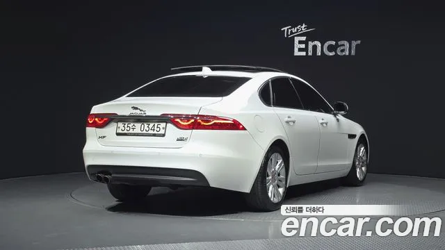 Jaguar XF 2017 — фото 2