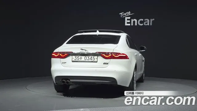 Jaguar XF 2017 — фото 4