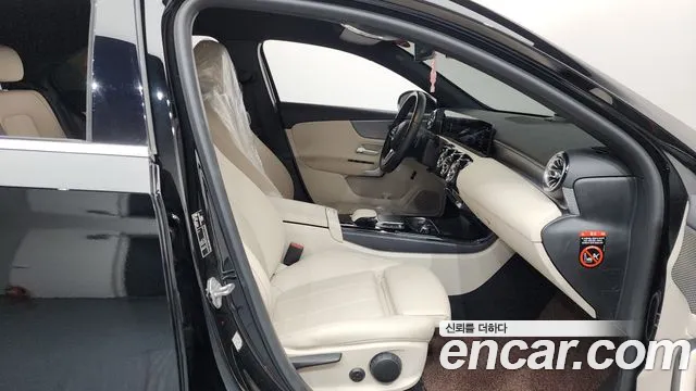 Mercedes-Benz A-Class 2021 — фото 17