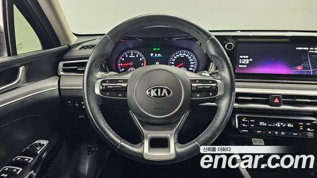 Kia K5 2021 — фото 13