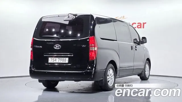 Hyundai Starex 2017 — фото 1