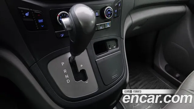 Hyundai Starex 2017 — фото 11
