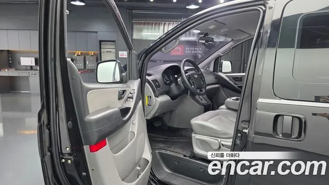 Hyundai Starex 2017 — фото 12