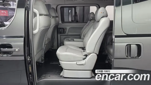 Hyundai Starex 2017 — фото 17